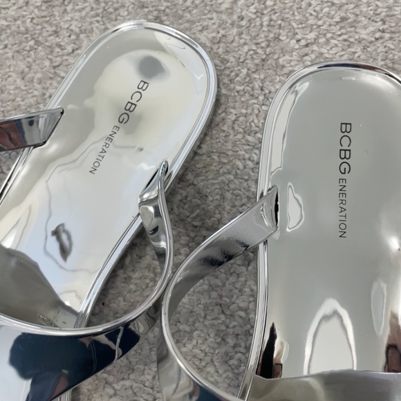 BCBGeneration Silver Thongs NWOT 8 - Picture 3 of 9